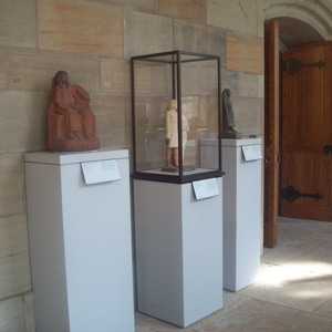 Bronze-trimmed microclimate case with pedestals, Yale University Art Gallery